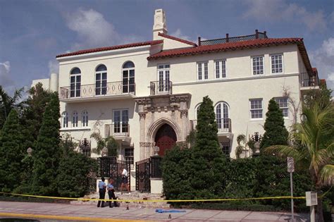 versace mansion suicide|Bodies of Two Men Found in Hotel at Former Gianni .